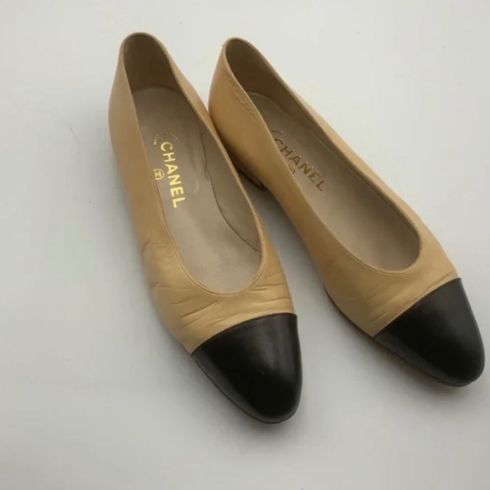 CHANEL 2-TONE  LEATHER LOAFERS